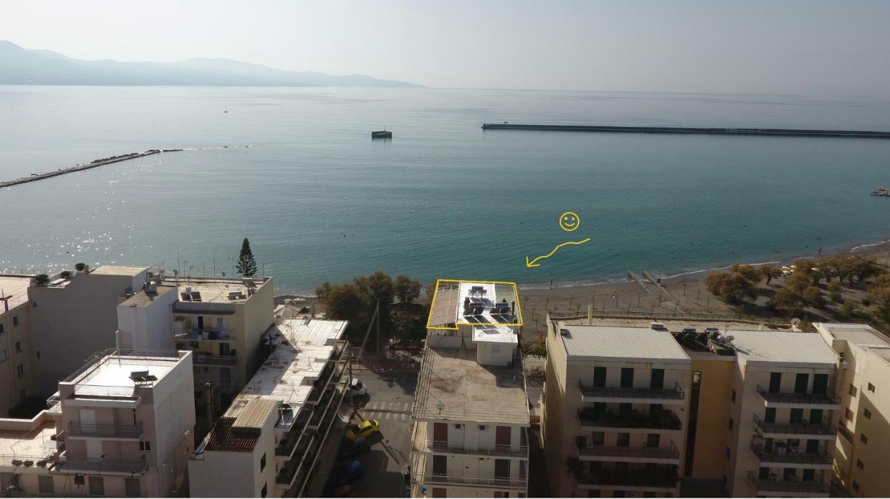 칼라마타 Seafront Penthouse Leo 아파트 외부 사진